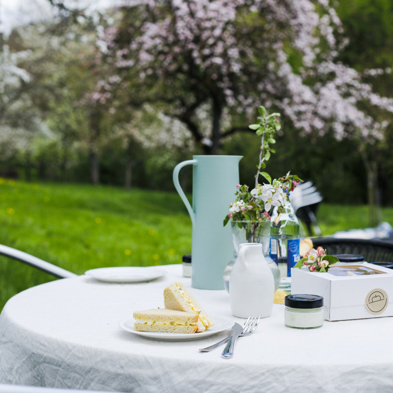Gedeckter Picknicktisch
